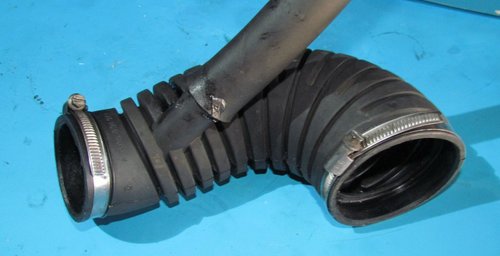 Furtun admisie aer Mercedes W210 E300 / A6060940709