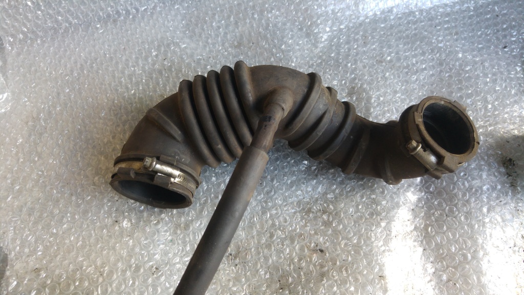 Furtun admisie aer mitsubishi colt 1.1 b mn135108 a1345200001