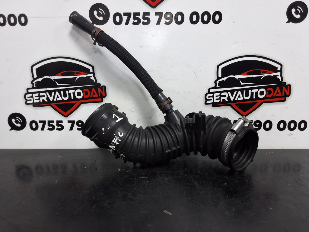Furtun admisie aer Renault Trafic 3 2.0 Motorina 2009, 8200527952