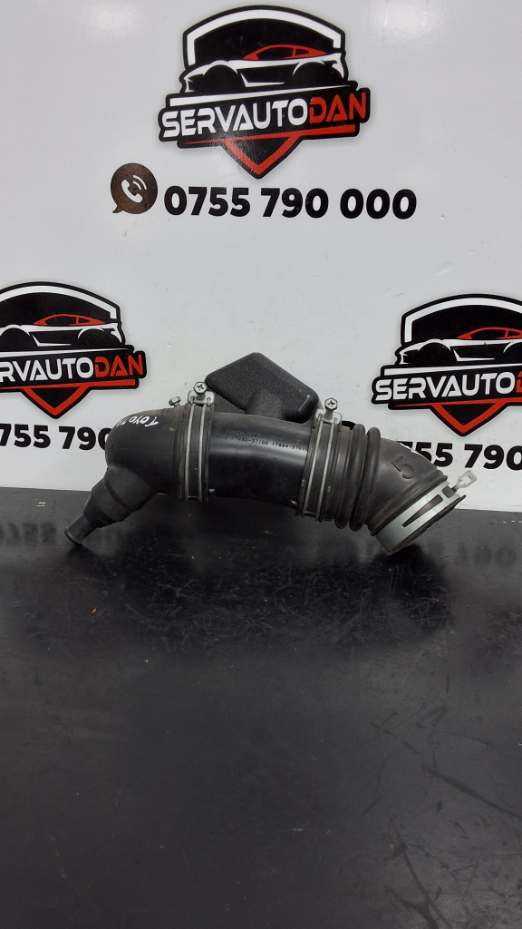 Furtun admisie aer Toyota Prius C (2012->) 1.8 Hybrid 2016, 17880-37100