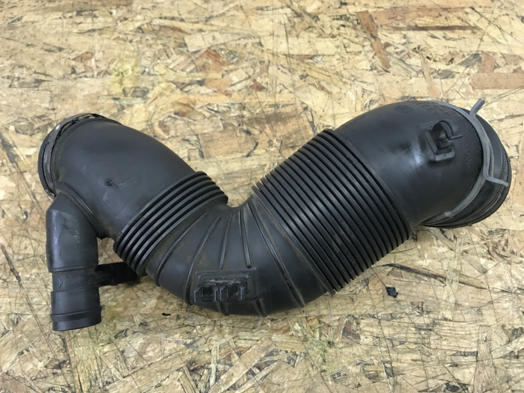 Furtun admisie aer VW Touran 2.0TDI DSG sedan 2008 (3C0129654Q)