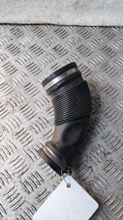 Furtun admisie AUDI A4 B9 2.0 TDI DETA an 2017 cod 04L129661B