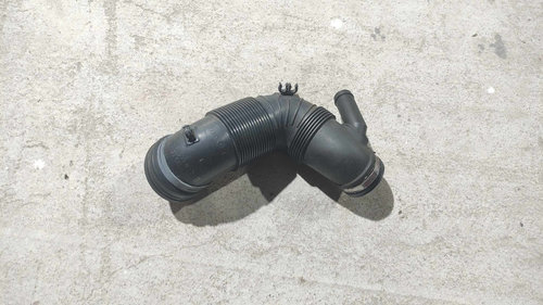 Furtun admisie turbina 3C0129654P VW Passat B7 2.0 TDI an fab. 2010 - 2014