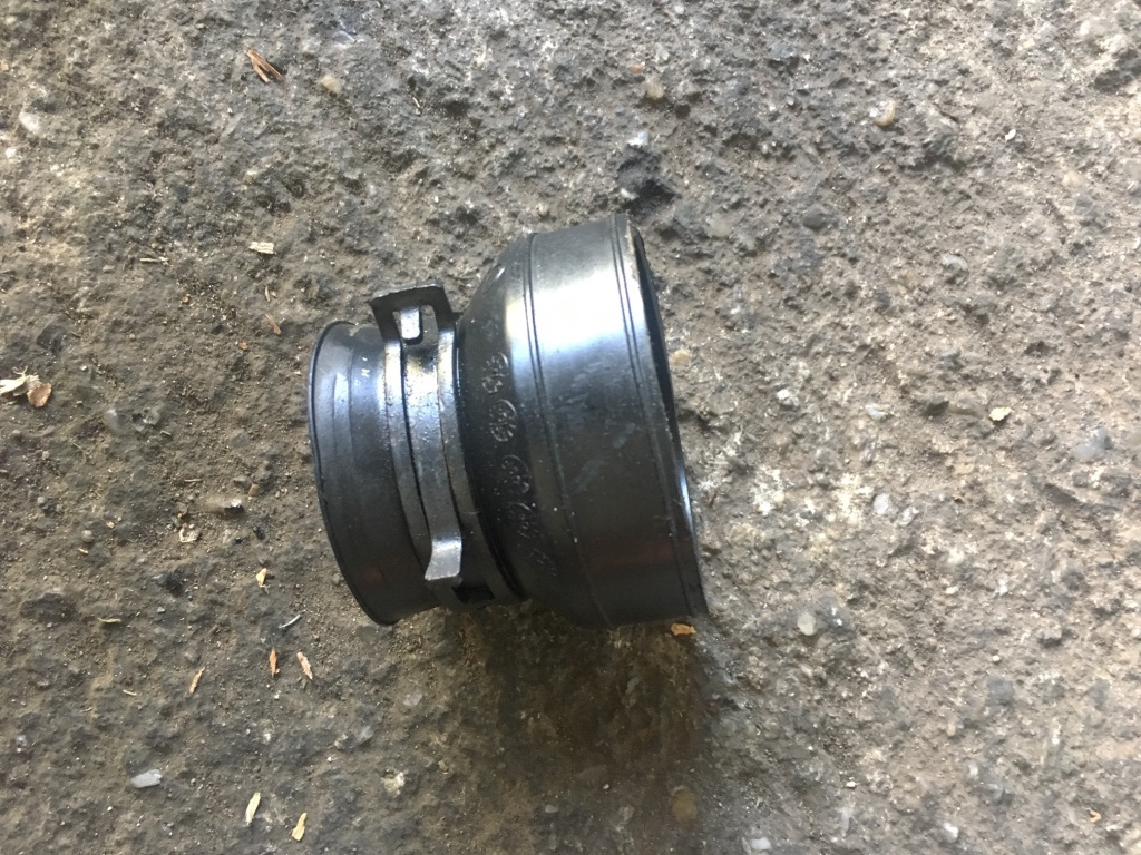 Furtun admisie turbina Volkswagen VW Passat B6 [2005 - 2010] wagon 5-usi 2.0 TDI MT (140 hp) (3C5)