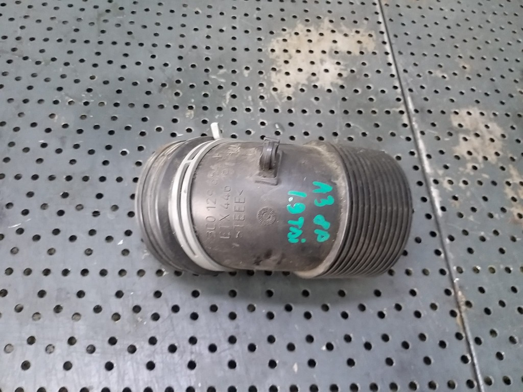 Furtun aer 1.9 tdi audi a3 8p 3c0129654p