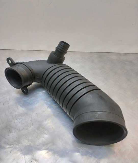 Furtun aer admisie 1.9 tdi 8D0129615 Volkswagen VW Passat B5 [1996 - 2000]