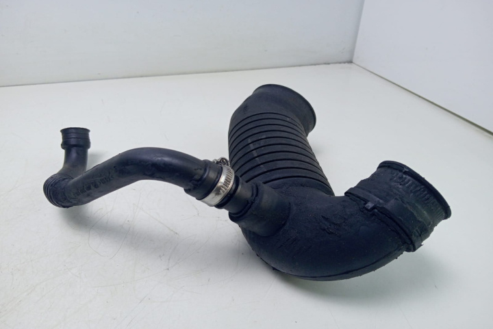 Furtun aer admisie 8D0129615 Volkswagen VW Passat B5 [1996 - 2000]