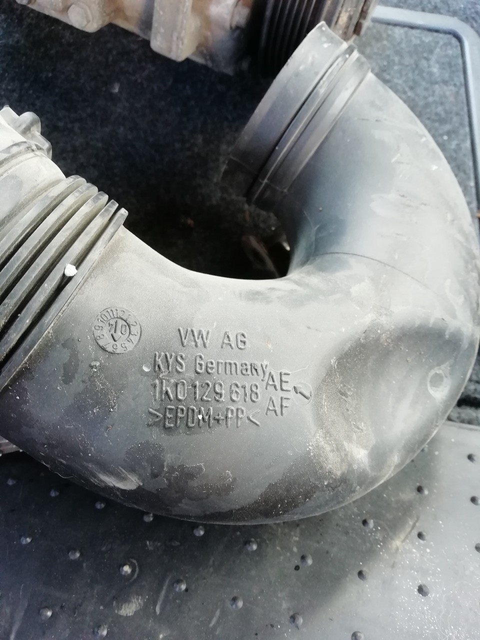 Furtun aer Skoda Octavia 2 , touran , golf 5 , (2005->) cod 1k0129618