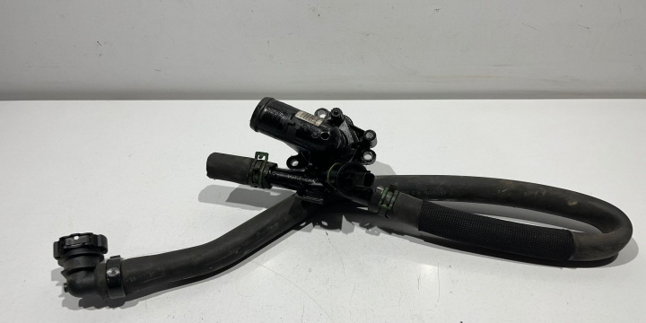 Furtun apa cu corp termostat 2.3dci 8200978549 Opel Movano B [2010 - 2014]