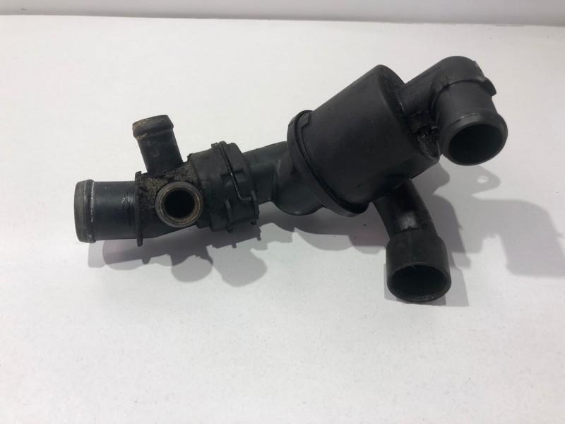 Furtun apa cu corp termostat 4f0122293a Audi A4 B8/8K [2007 - 2011]