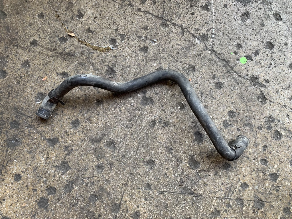 Furtun apa Volkswagen VW Bora [1998 - 2005] Sedan 1.9 TDI MT (150 hp) (1J2)