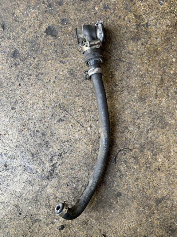 Furtun cu teu Volkswagen Passat B5 [1996 - 2000] Sedan 4-usi 1.8 MT (150 hp) (3B2) 1.8T 20V