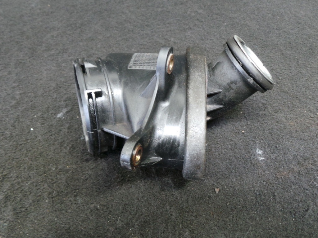 Furtun epurator turbo Mercedes A6110981607