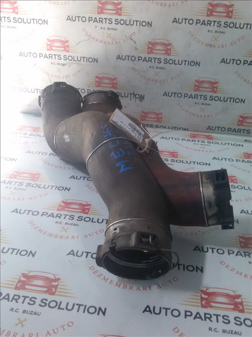 Furtun intercooler (1 buc negru] M E CLASS 2.2 D an fabr. 2011