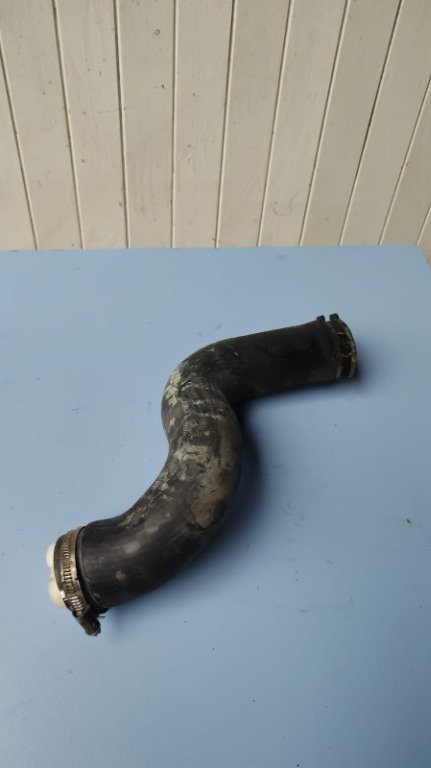Furtun intercooler Audi A4 B8 2.0 Tdi CJC 2011 Cod : 8K0145737Q