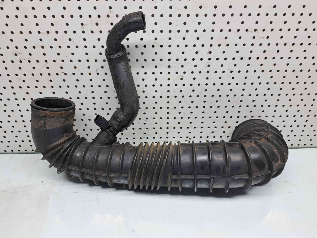 Furtun intercooler Mercedes Vito Autobus (W639) [Fabr 2003-2014] A6395281182 2.2 CDI 646982 80KW / 109CP 2.2 CDI 646982 80KW / 109CP