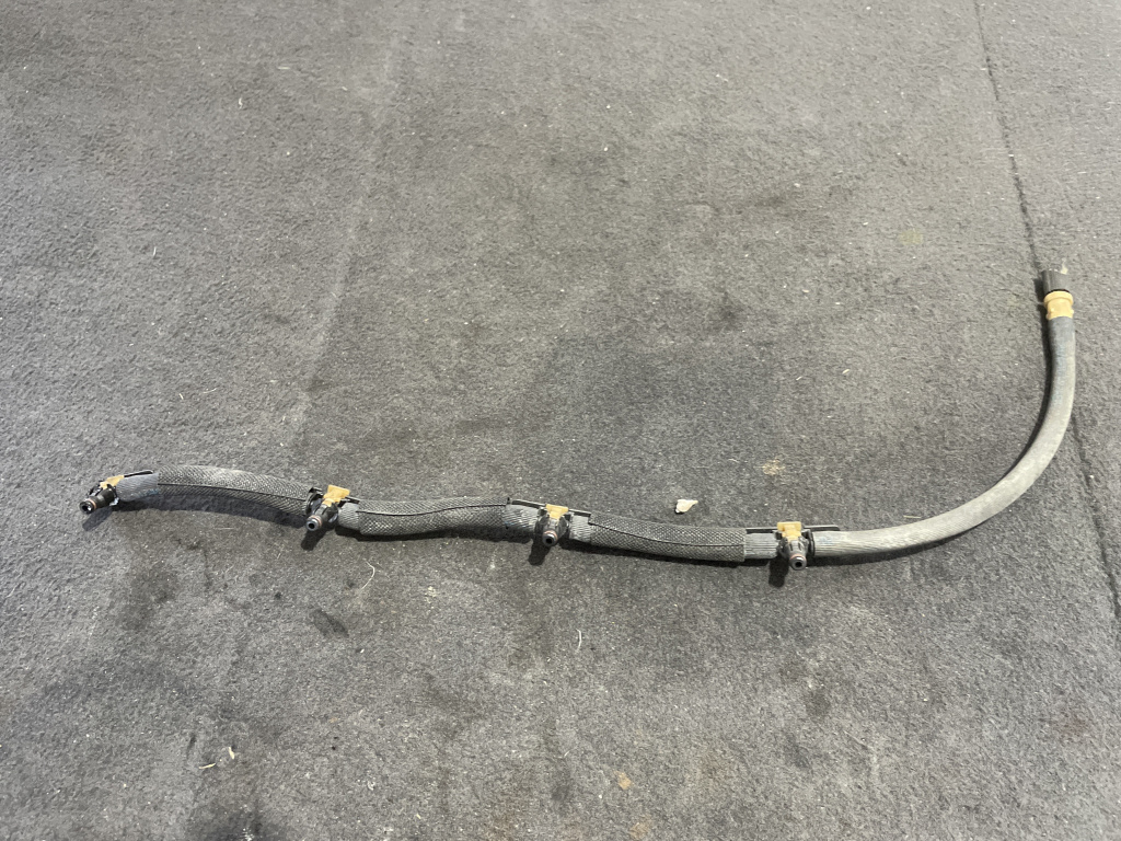 Furtun retur injectoare VW Caddy sedan 2013 (cod intern: 226148)