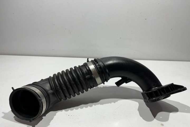 Furtun / tub admisie aer 2.3 DCi 165765JU0A Nissan Navara D23 [facelift] [2019 - 2024]