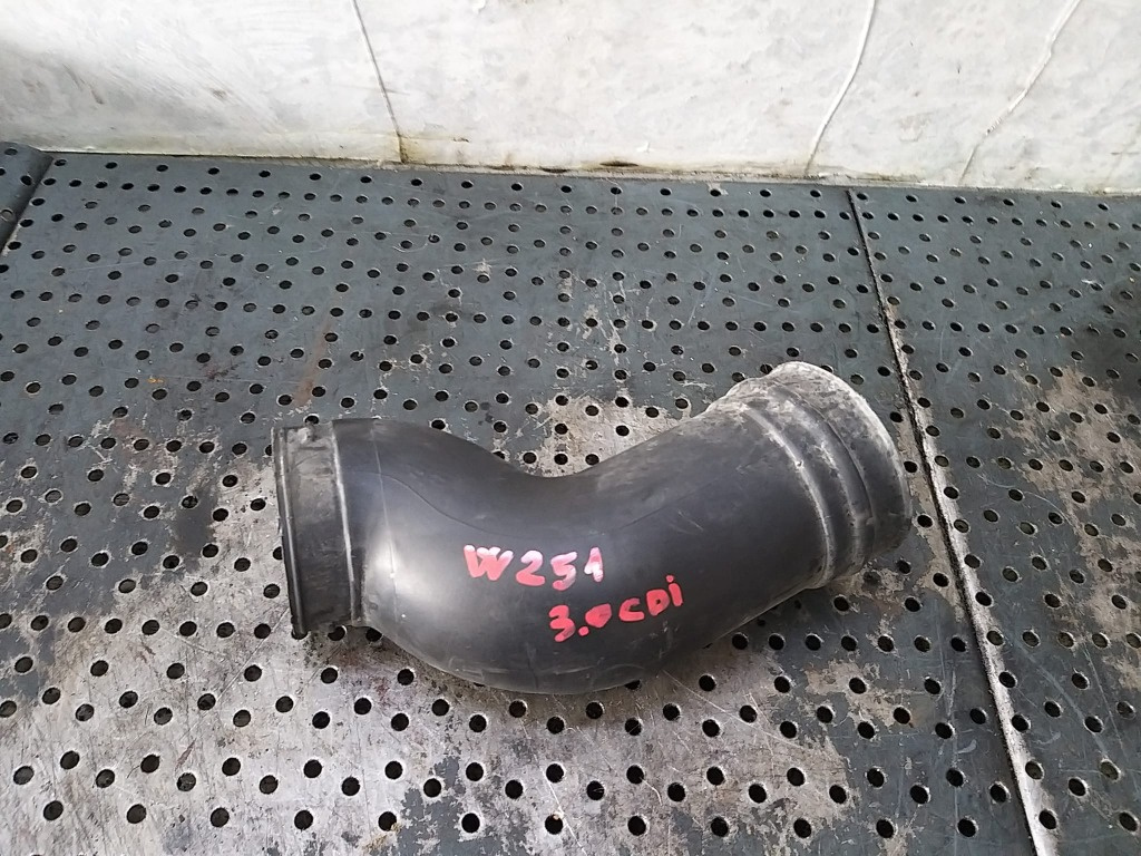Furtun tub admisie aer 3.0 cdi mercedes r class w251 a2515051361