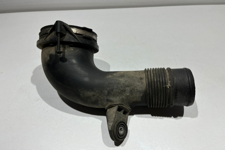 Furtun / tub admisie aer stanga 3.0 TDI 4H0129609K Audi A8 D4/4H [2010 - 2014]