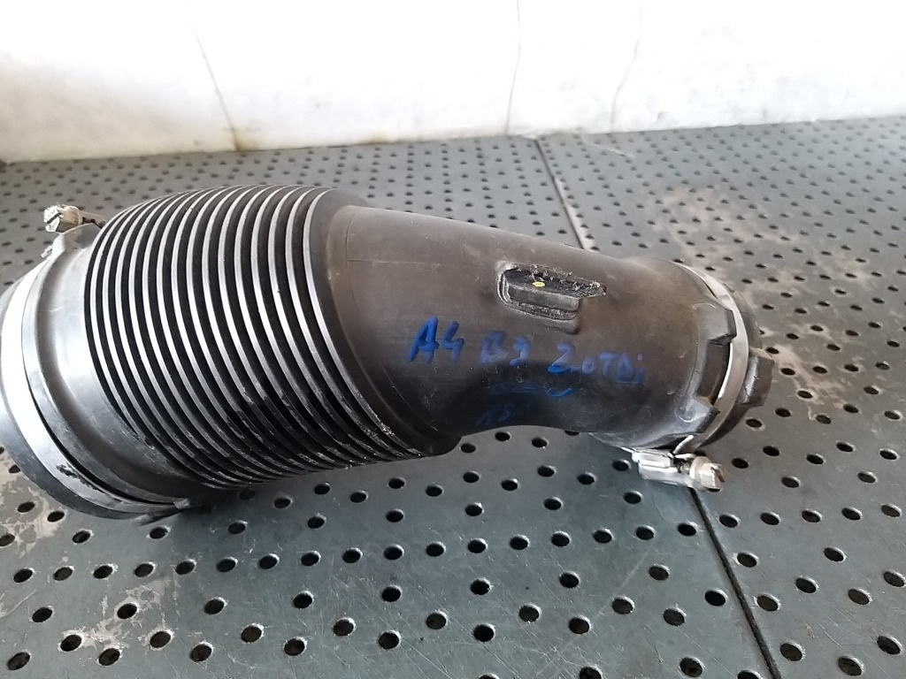 Furtun tub aer 2.0 tdi audi a4 b9 8w 04l129661b