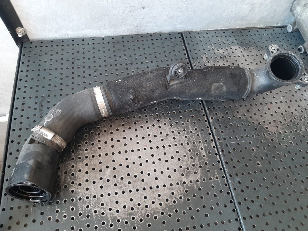 Furtun tubulatura intercooler 2.0 tdi dfg vw touran 5t1 golf 7 audi a3 8v skoda octavia 3 04l145828d