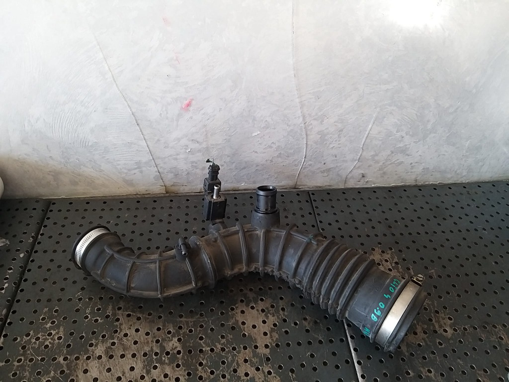 Furtun turbo cu senzor 0.9 b renault clio 4 165764382r
