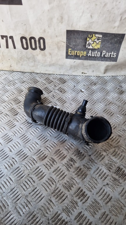 Furtun turbo Toyota Rav 4 an fabricatie 2003 2.0 D-4D cod 17881-27090