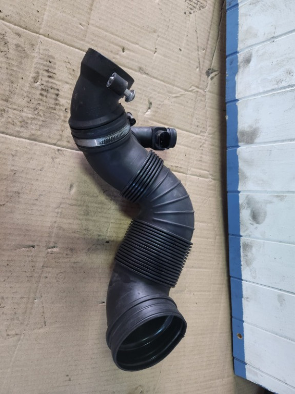 Furtun turbo Vw Passat B7 an de fabricatie 2012 Cod : 3C0129654Q