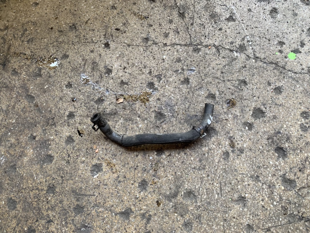 Furtun Volkswagen VW Bora [1998 - 2005] Sedan 1.9 TDI MT (150 hp) (1J2)