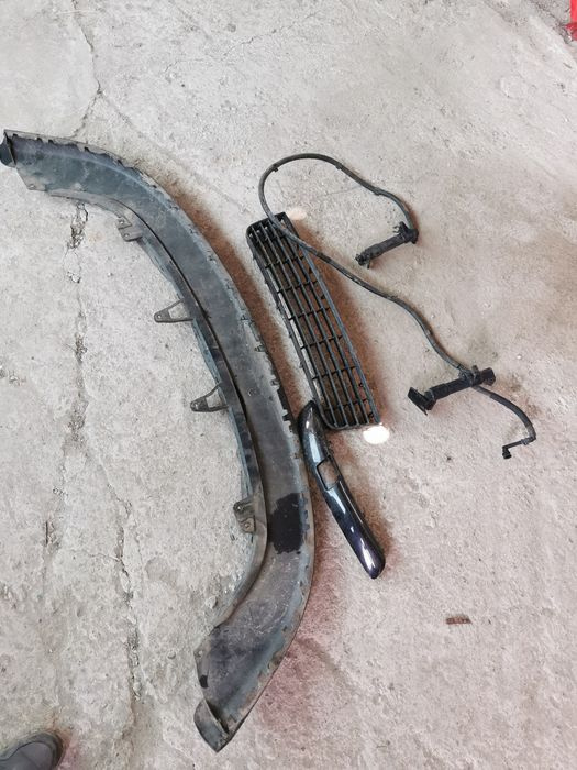 Fusta grila spălători bara fata VW Golf 5