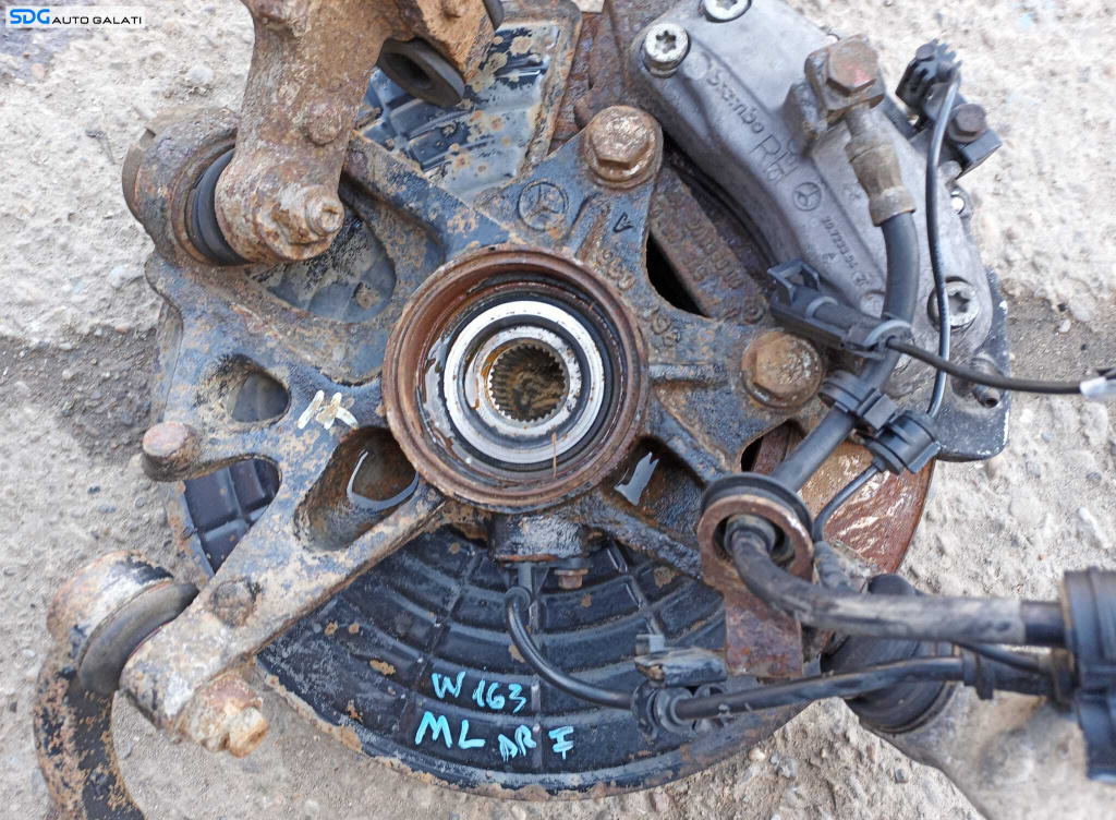 Fuzeta Butuc cu Rulment si Senzor ABS Dreapta Fata Mercedes ML W163 1997 - 2005 [X3577]