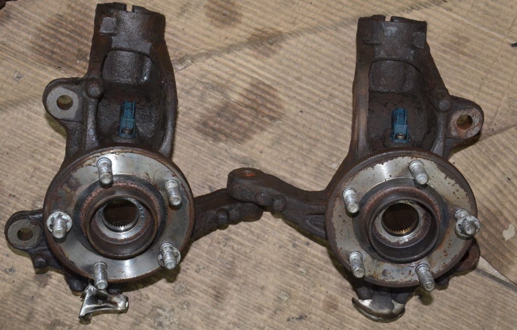 Fuzeta + butuc + senzor abs stanga sau dreapta fata Ford Mondeo MK4