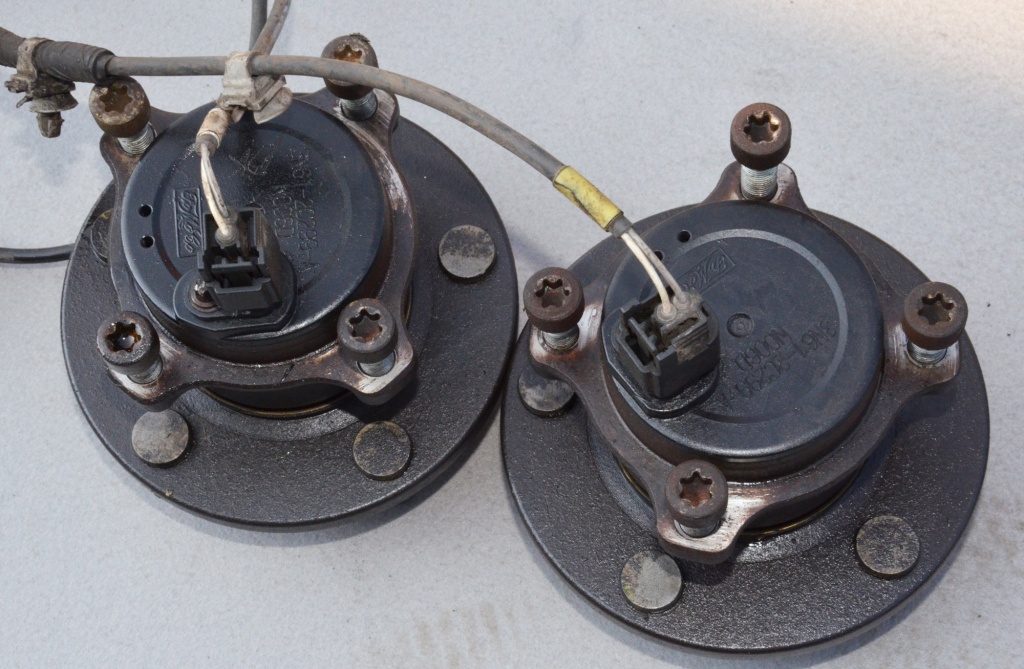 Fuzeta + butuc stanga sau dreapta spate Mazda 3 1.6 TDCI