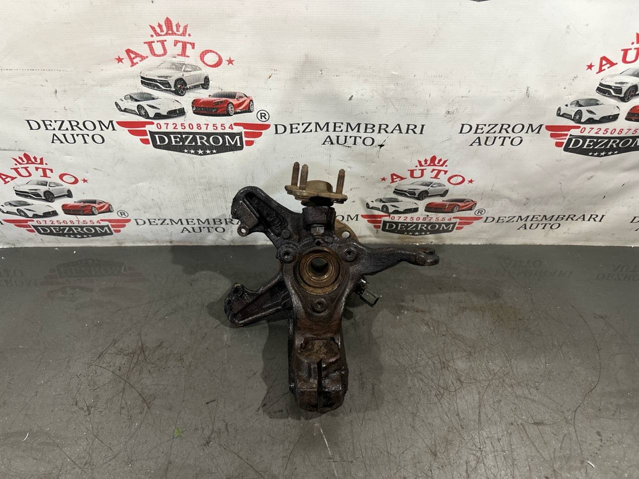 Fuzeta cu 3 prinderi si suport etrier 1K0407255T VW Golf Plus / Crossgolf (5M1) 2.0 TDI 110 cai CLCA