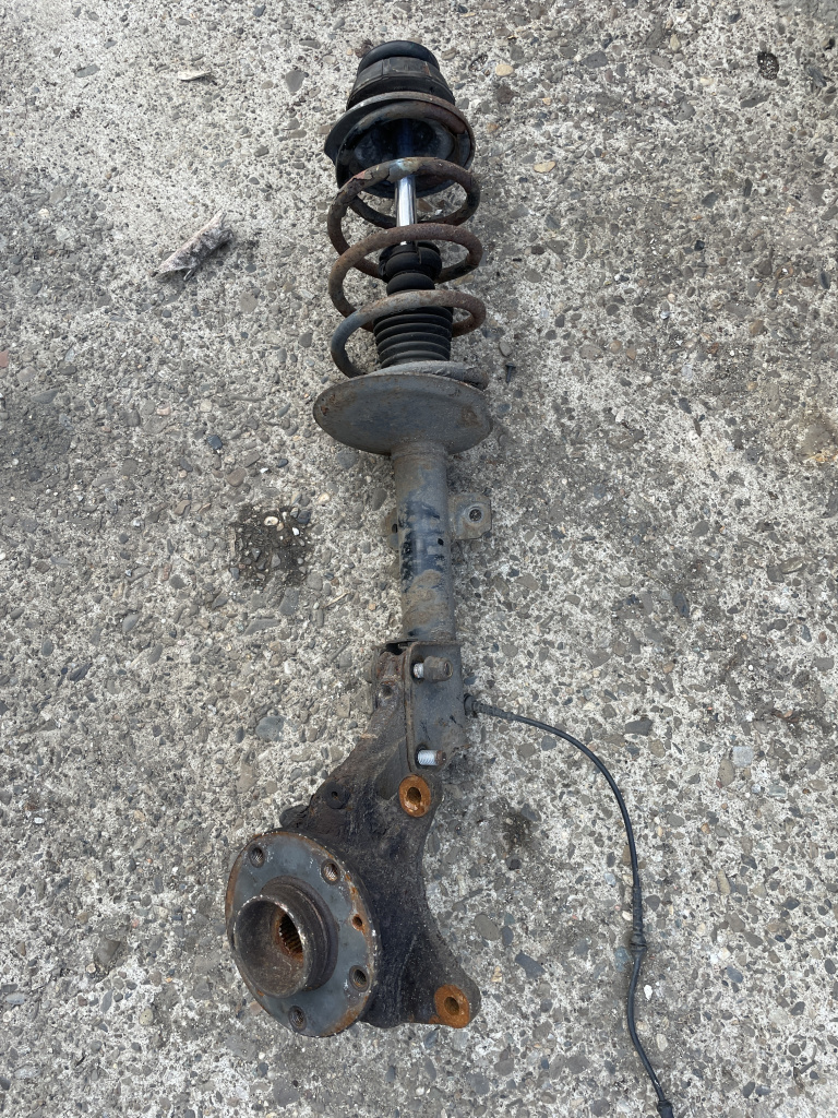 Fuzeta cu amortizor dreapta fata Dacia Duster 1.5 Motorina 2013, -