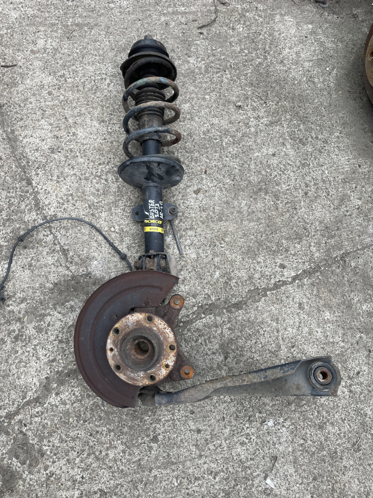 Fuzeta cu amortizor dreapta fata Dacia Duster 1.5 Motorina 2013, -