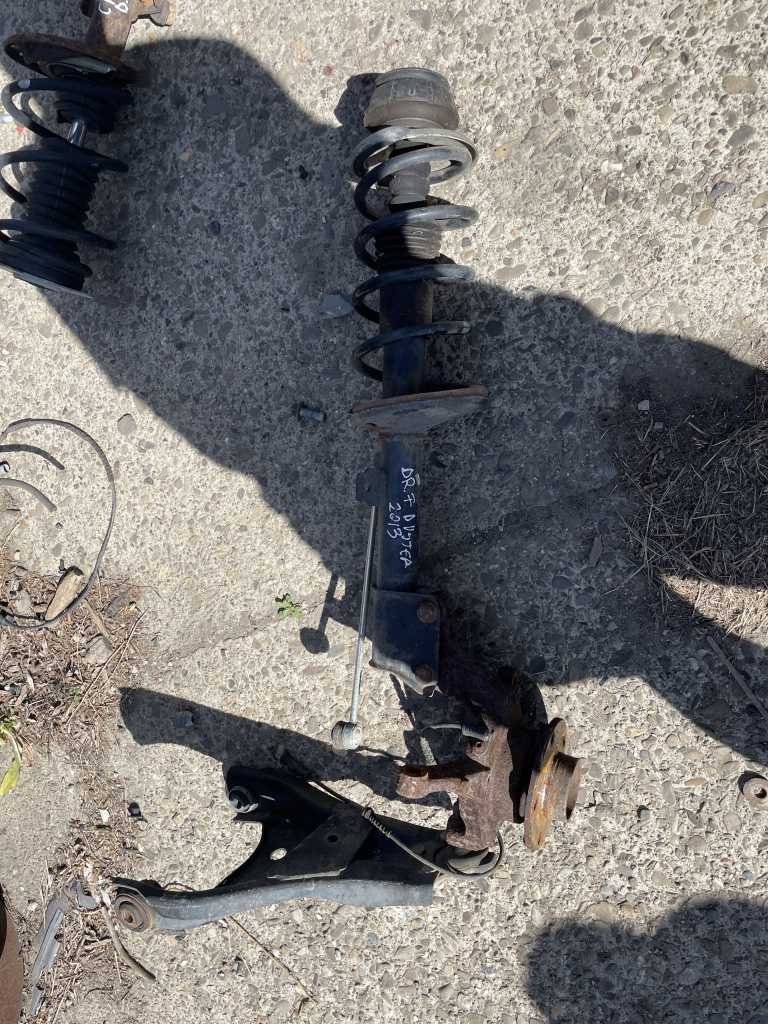 Fuzeta cu amortizor dreapta fata Dacia Duster 1.5 Motorina 2013, -