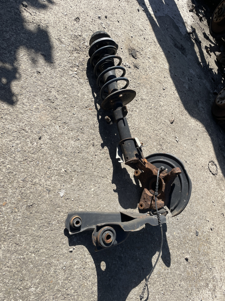Fuzeta cu amortizor dreapta fata Dacia Duster 1.5 Motorina 2013, -