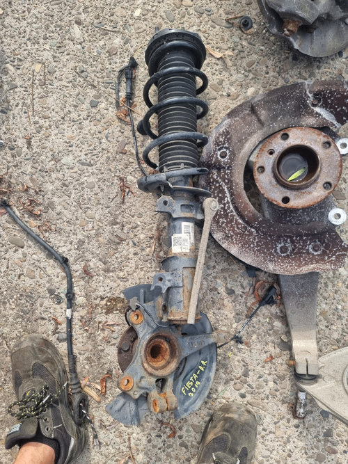 Fuzeta cu amortizor dreapta fata Ford Fiesta 1.0 Benzina 2018