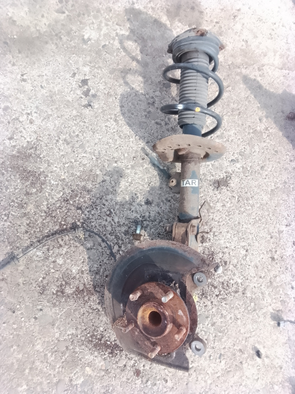 Fuzeta cu amortizor dreapta fata Nissan Juke 1.5 Motorina 2012