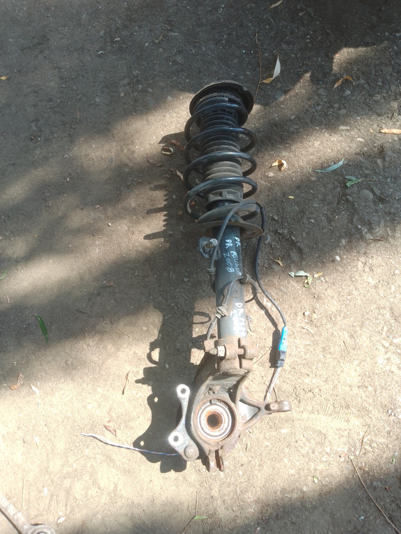 Fuzeta cu amortizor dreapta fata Peugeot 2008 1.6 Motorina 2015
