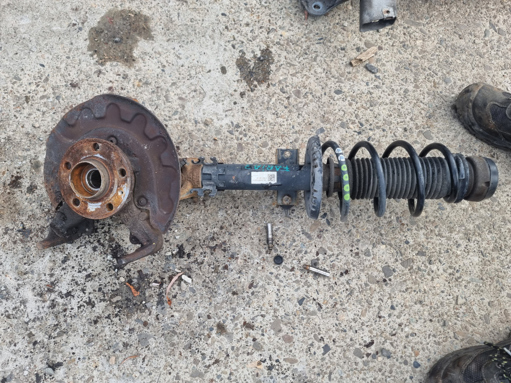 Fuzeta cu amortizor dreapta fata Skoda Fabia 3 1.0 Benzina 2015