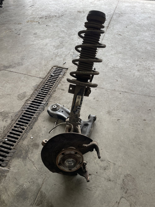 Fuzeta cu amortizor dreapta fata Skoda Fabia 3 Break 1.4 Motorina 2016, -