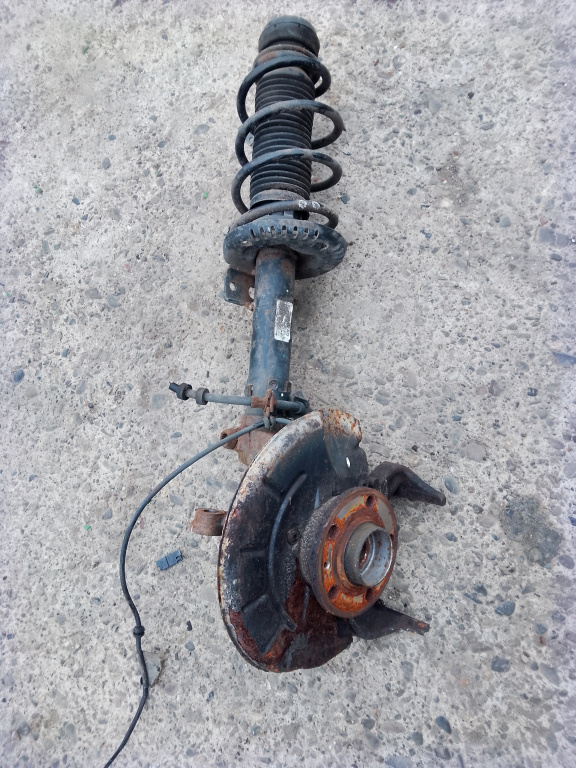 Fuzeta cu amortizor dreapta fata Volkswagen Polo 1.6 Motorina 2010