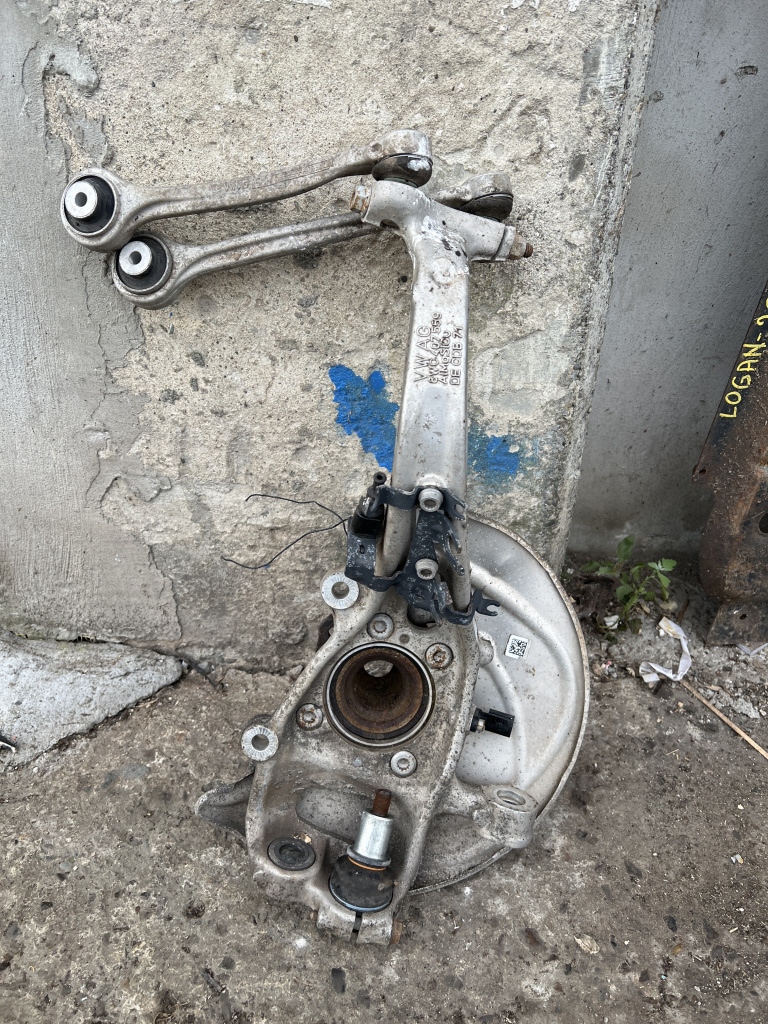 Fuzeta cu amortizor stanga fata Audi A4 