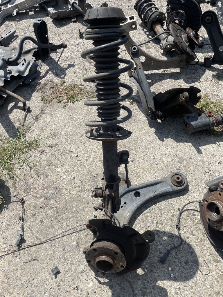 Fuzeta cu amortizor stanga fata Suzuki SX4 1.6 Benzina 2014