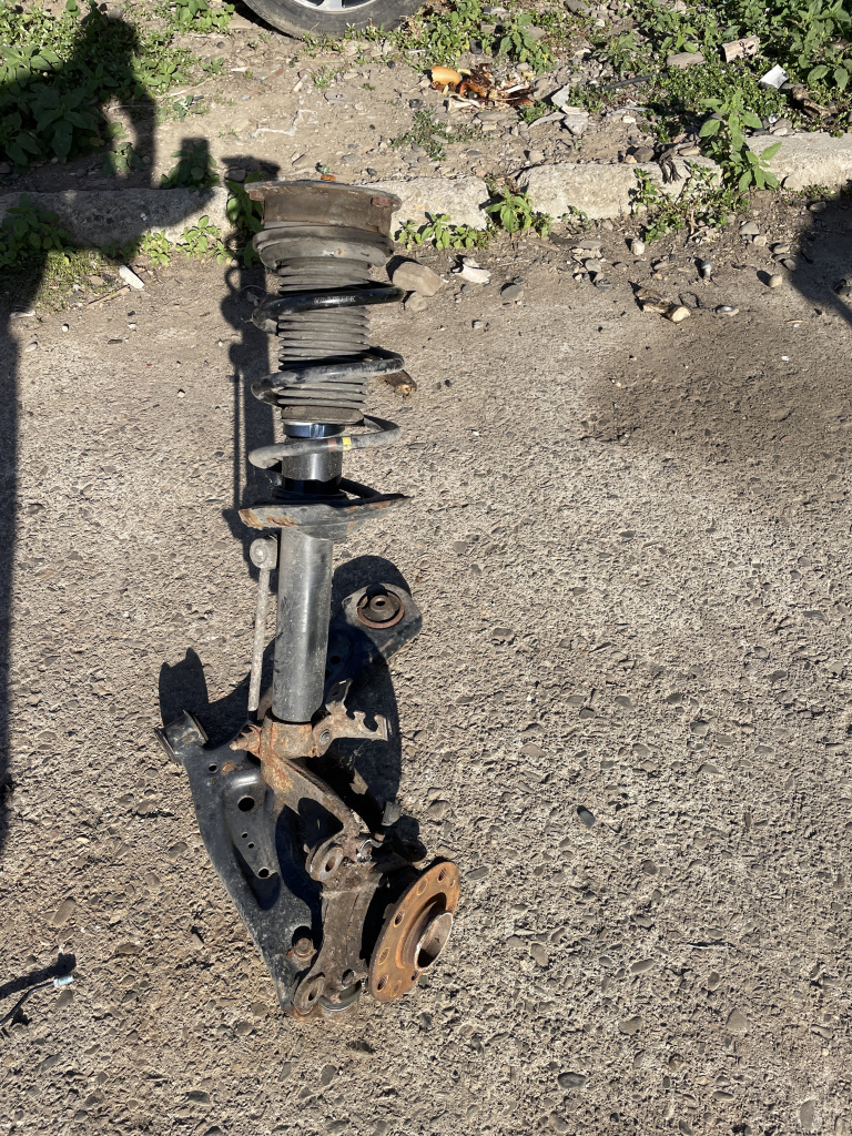 Fuzeta cu amortizor stanga fata Volkswagen Golf 7 Break 2.0 Motorina 2015, -