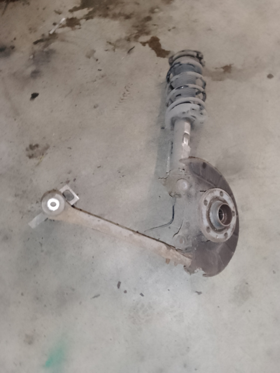 Fuzeta cu amortizor stanga fata Volkswagen Tiguan 2.0 Motorina 2010