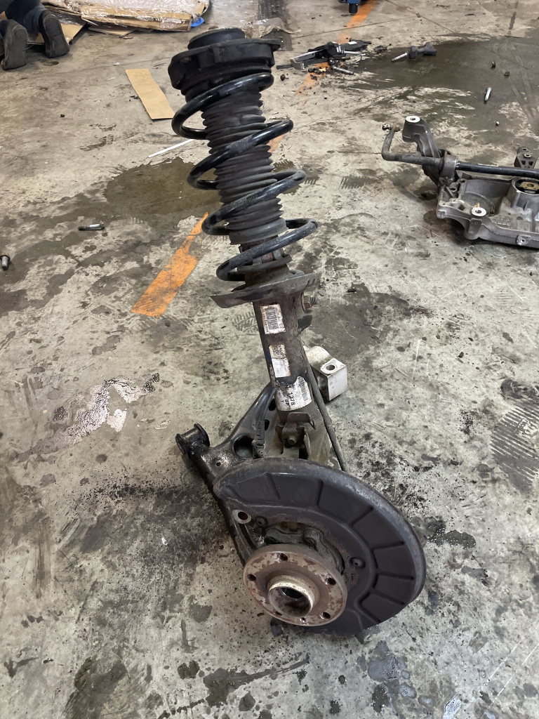 Fuzeta cu amortizor stanga fata Volkswagen Tiguan 2.0 Motorina 2014, -